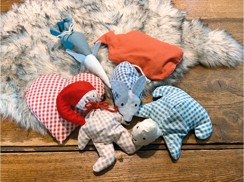 Blitzangebot ⭐ Die grüne Linie Zierkissen Wichtel Kirsch - 14x24 cm in beige ✔️ 2 Blitzangebot ⭐ Die grüne Linie Zierkissen Wichtel Kirsch - 14x24 cm in beige ✔️ – Bild 2