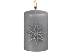 Rabatt 🛒 Stumpenkerze "Silber" - 6/10 cm in silberfarben 😀