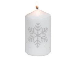 Auslauf ✔️ Stumpenkerze mit Schneeflocke "Silber" - 5,8/10 cm in weiß ❤️